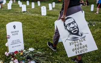Achille Mbembe : “Le racisme anti-nègre fonctionne de la même manière qu’un virus”