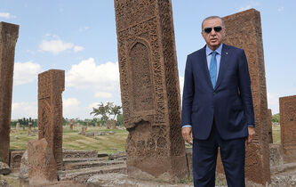 Hamit Bozarslan : “La logique qui a conduit au génocide arménien est à l’œuvre dans le Haut-Karabagh”
