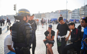 Reportage : face aux tensions, les policiers verbalisent