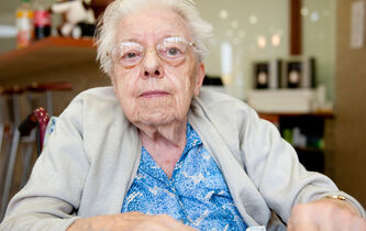 Vieillesse ennemie et dignité pour tous ?