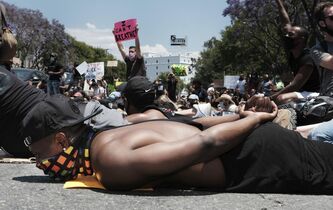 Hourya Bentouhami :  “On ôte aux Noirs le droit de circuler, de dormir, de respirer, d’exister au fond. Et on les tue pour cela”