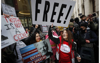 Julian Assange reste emprisonné au Royaume-Uni