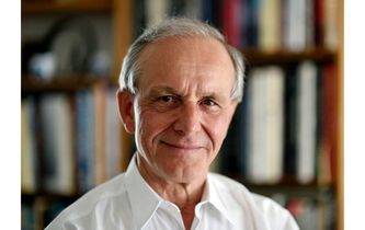 Le généticien Axel Kahn face au fléau du cancer 