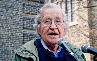 Noam Chomsky : “Le sort de l’expérience humaine est littéralement en jeu” 