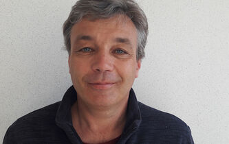 Étienne Decroly : “Est-il raisonnable de construire en laboratoire des virus potentiellement pandémiques chez l’homme qui n’existent pas dans la nature ?”