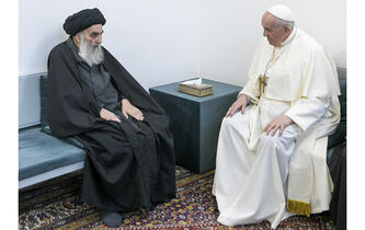 Le Pape et l’ayatollah sont dans un bureau