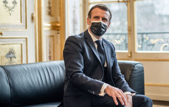 Macron positif au Covid. Y a-t-il un pilote dans l’avion ? 