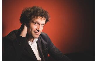 Yves Cusset : “Le pouvoir de l’humour est de transformer le désespoir en objet d’étonnement”